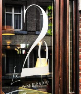 Lettrage vitrine Sable1
